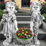Statuetă copii cu coșuleț, gri antichizat, model J2.