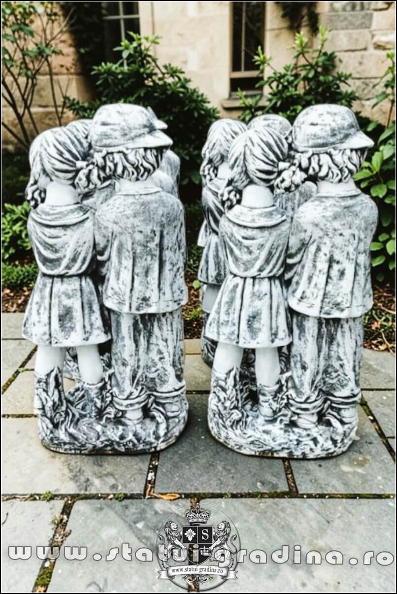 Statuetă copii cu coșuleț, gri antichizat, model S7. (5)