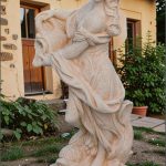 Statuetă domnița cu ulcea, galben patinat, model S16.