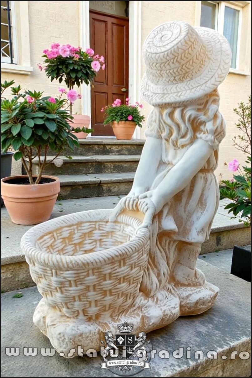 Statuetă fata cu coș, galben antichizat, model S3. (4)