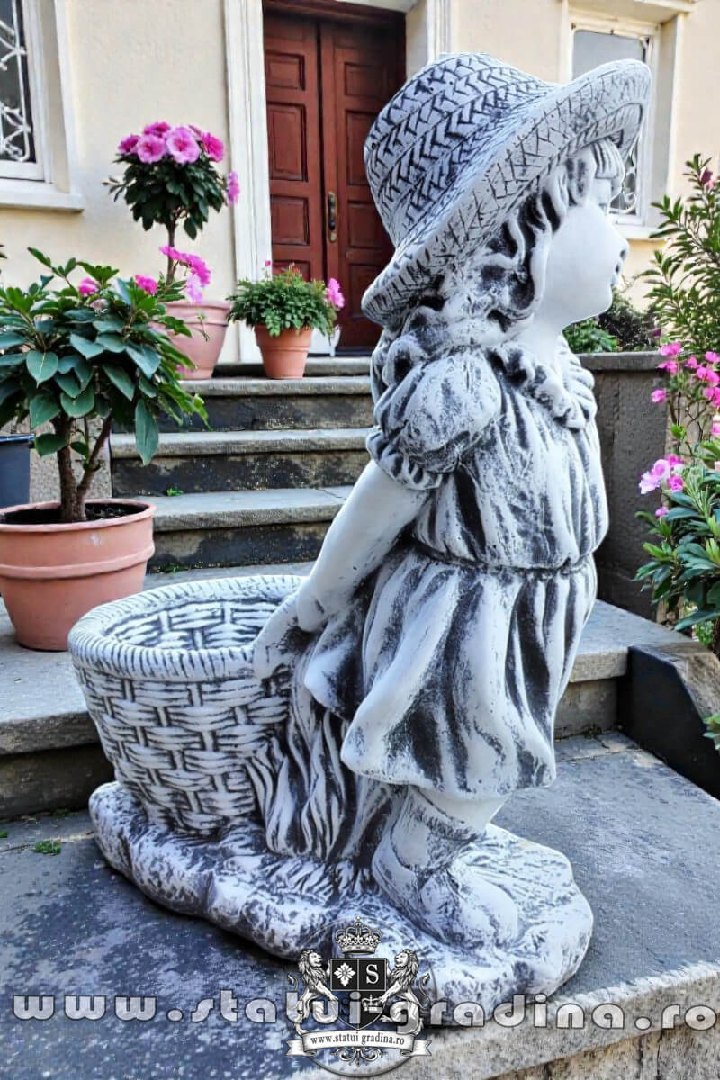 Statuetă fata cu coș, gri antichizat, model S3. (3)