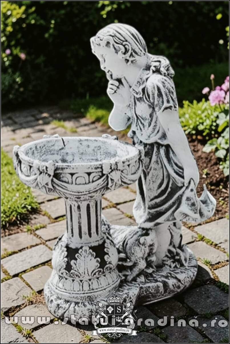 Statuetă fetița cu cățeluș, alb marmorat, model F4. (2)