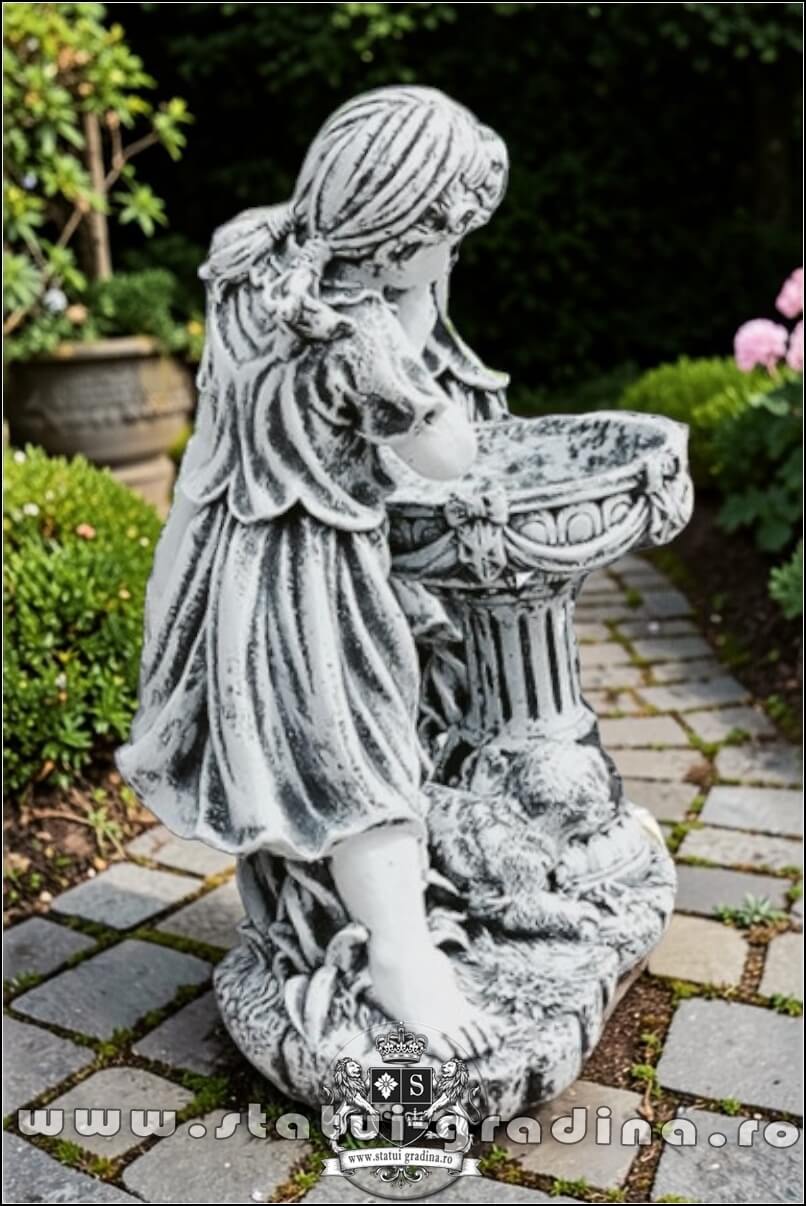 Statuetă fetița cu cățeluș, alb marmorat, model F4. (5)