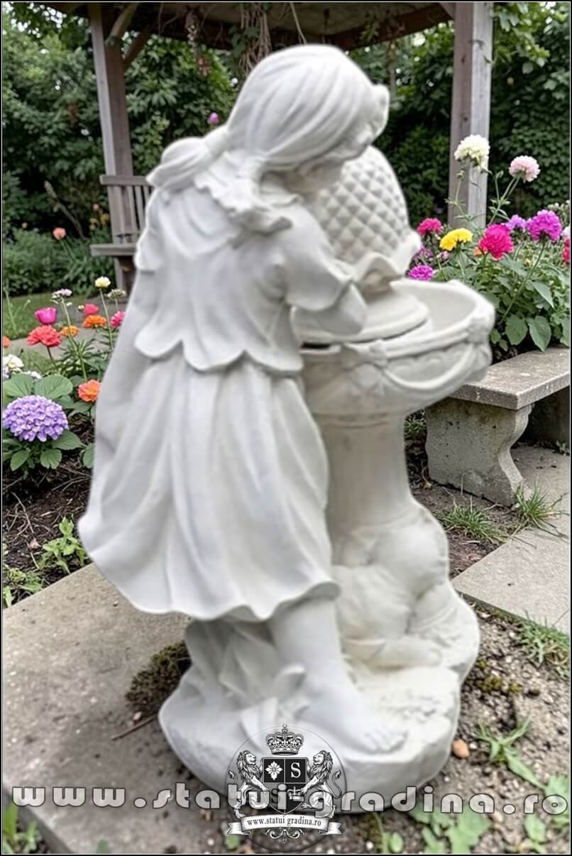 Statuetă fetița cu cățeluș, alb marmorat, model F4. (5)