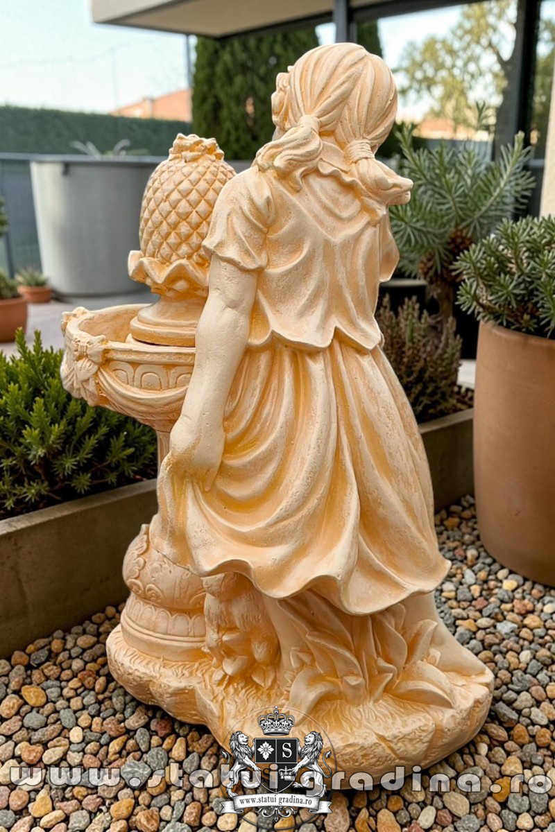 Statuetă fetița cu cățeluș, galben patinat, model F4. (3)