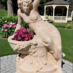 Statuetă jardinieră flori, galben patinat, model J12.