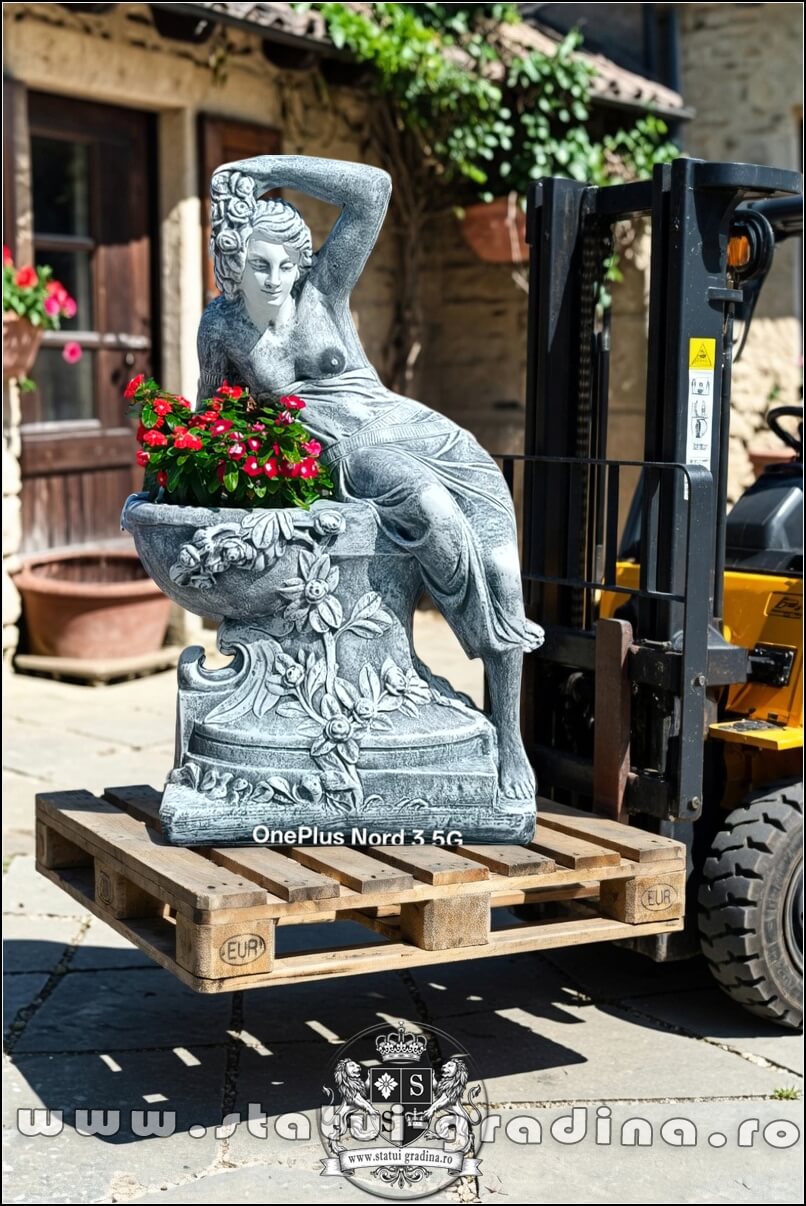 Statuetă jardinieră flori, gri patinat, model J12. (2)