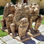 Statuetă leu mare cu blazon, arămiu patinat, model S1.