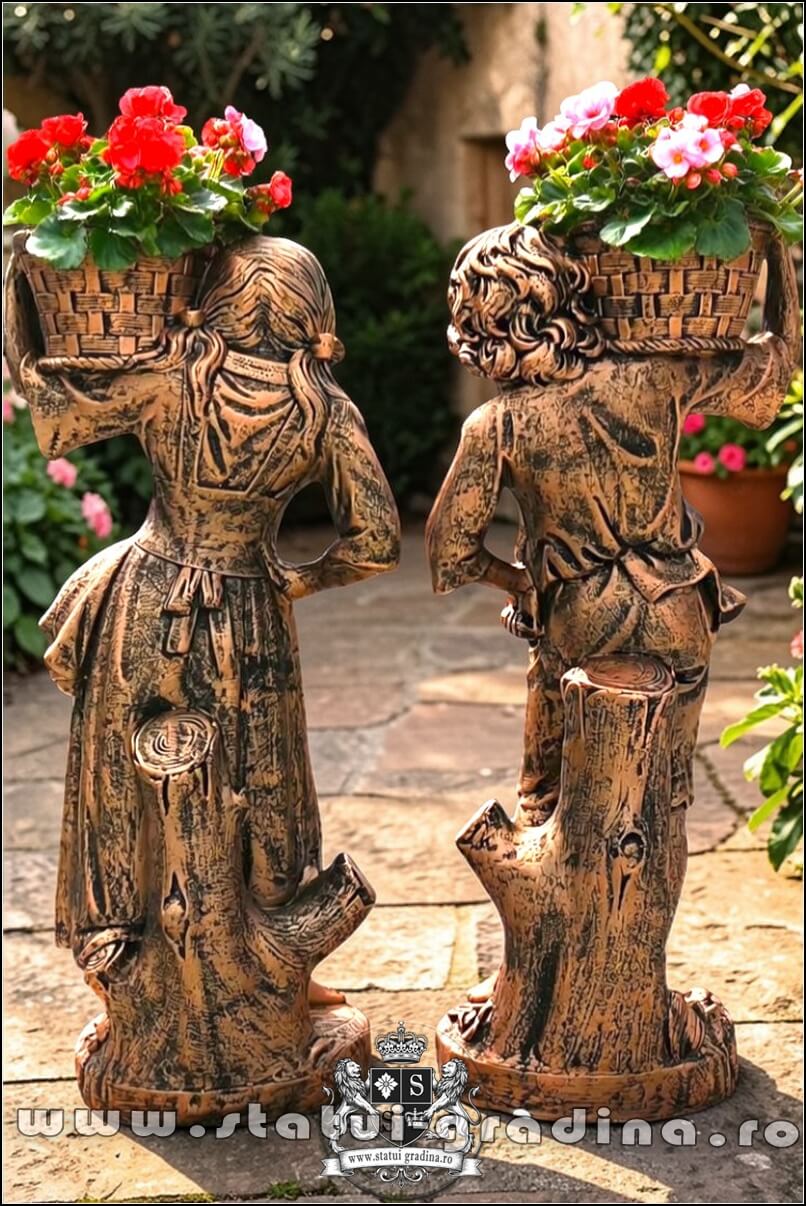Statuete copii cu coșulețe, arămiu antichizat, model J3,J4. (5)