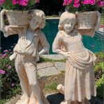 Statuete copii cu coșulețe, galben antichizat, model J3,J4.