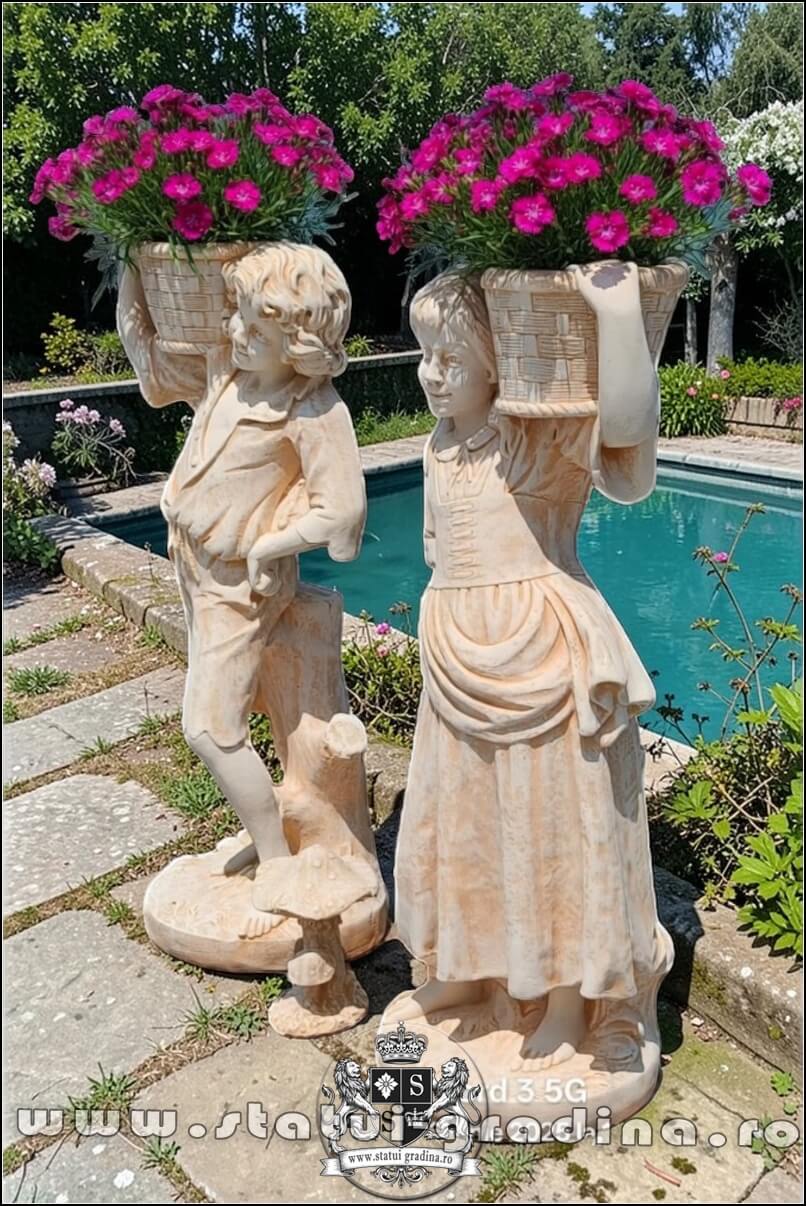Statuete copii cu coșulețe, galben antichizat, model J3,J4. (3)