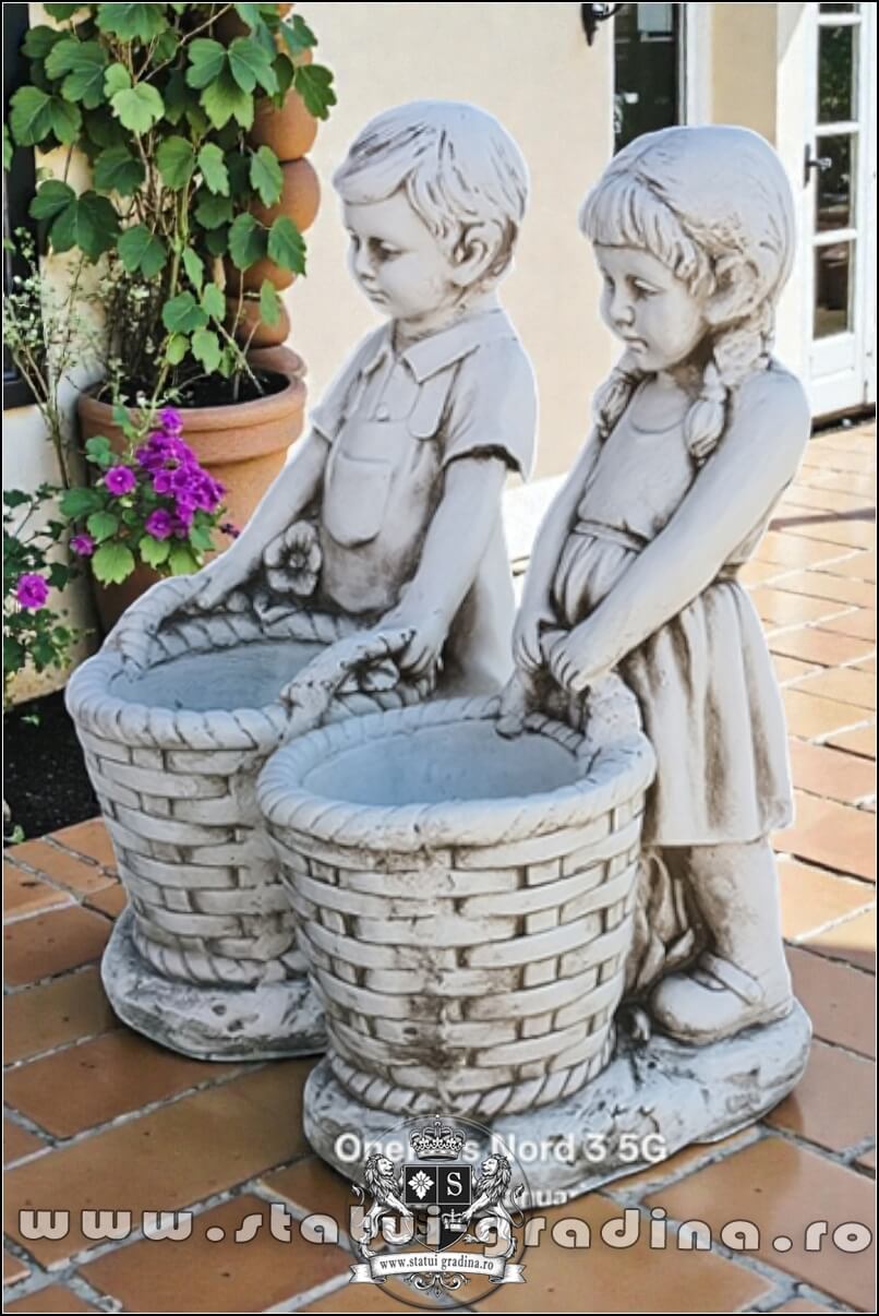 Statuete copii cu coșulețe, gri antichizat, model J9. (4)