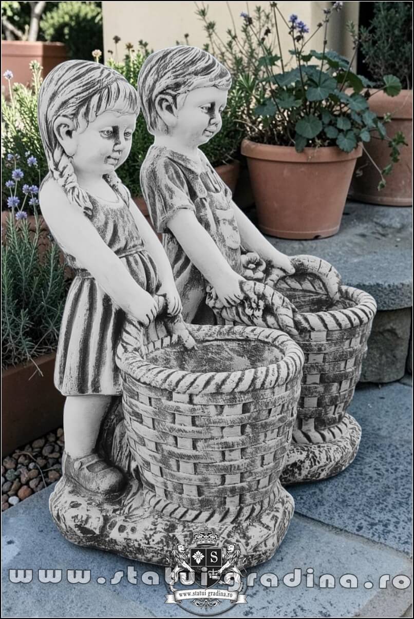 Statuete copii cu coșulețe, gri antichizat, model J9. (7)