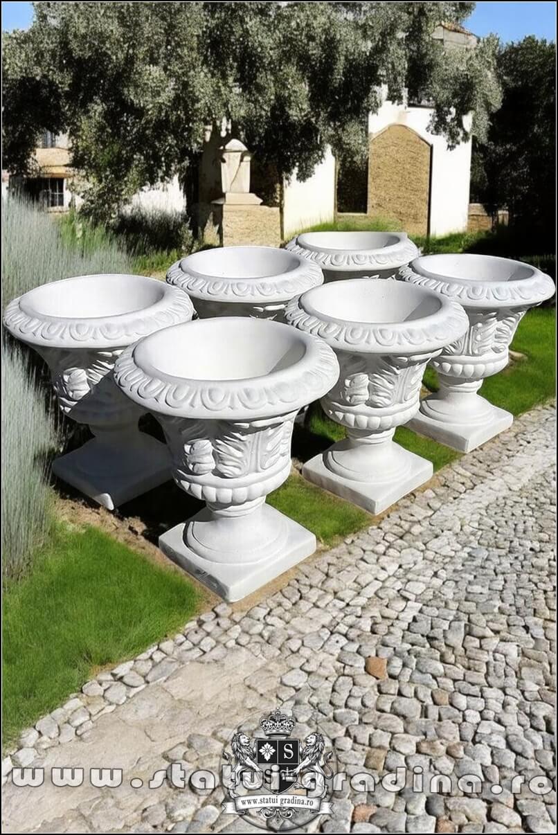 Vază ornament stejar cu picior, alb marmorat, model V3. (2)