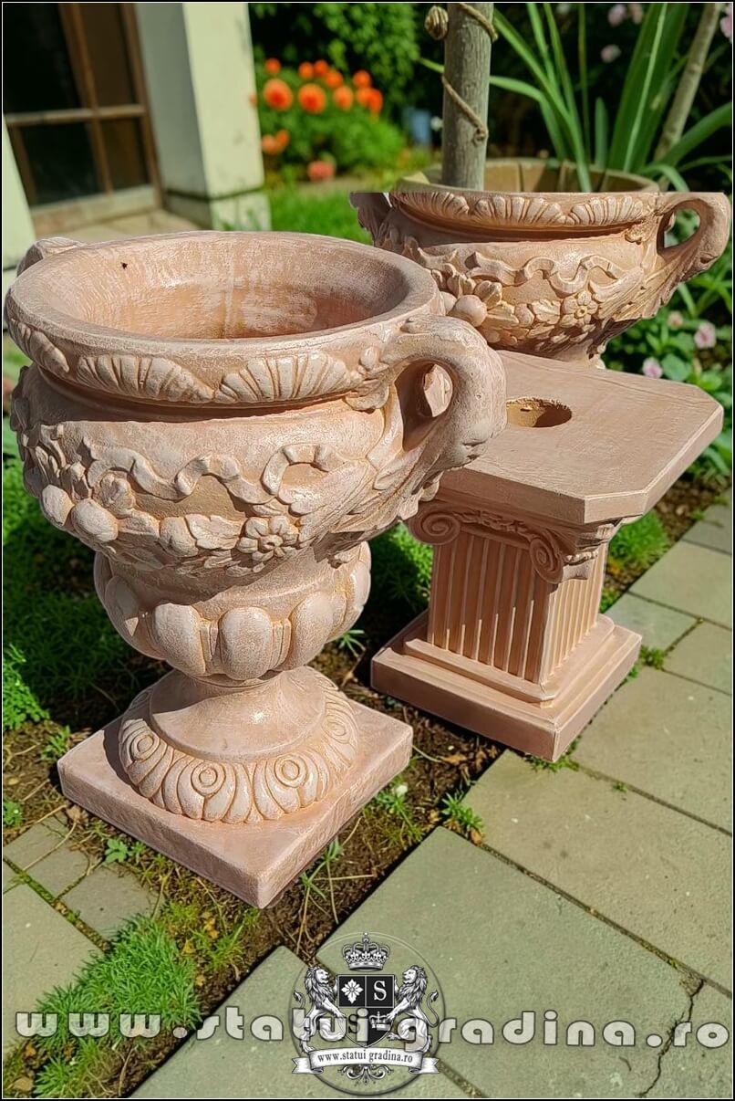 Set vază cu soclu, galben patinat, model V6-S64. (3)