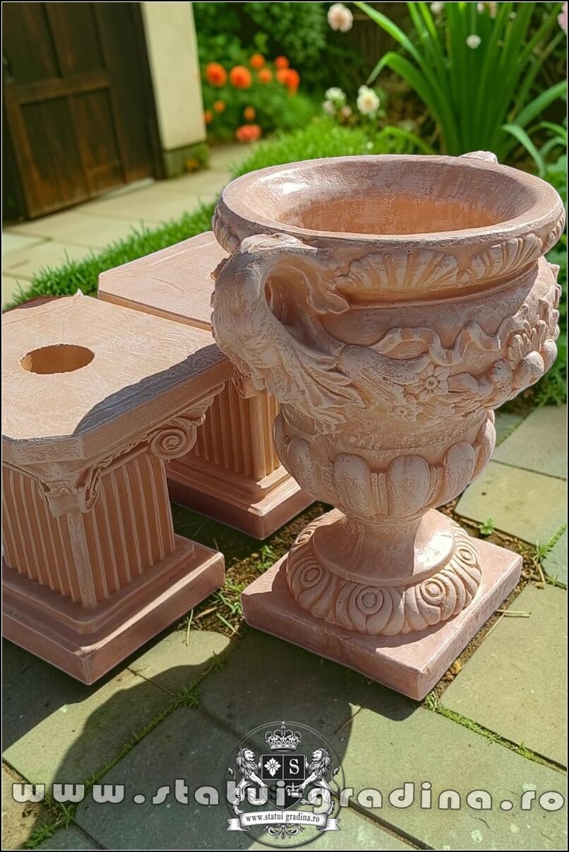 Set vază cu soclu, galben patinat, model V6-S64. (4)