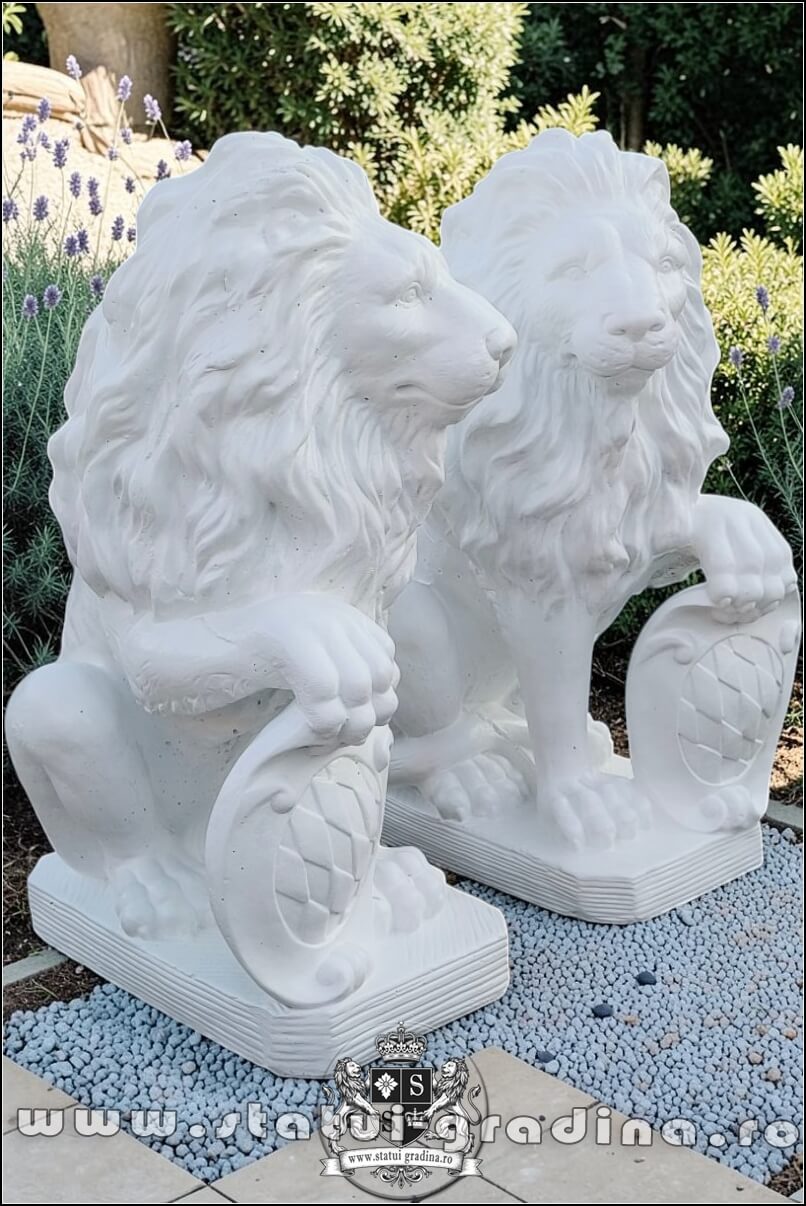 Statuetă leu mic cu blazon, alb marmorat, model S2. (2)