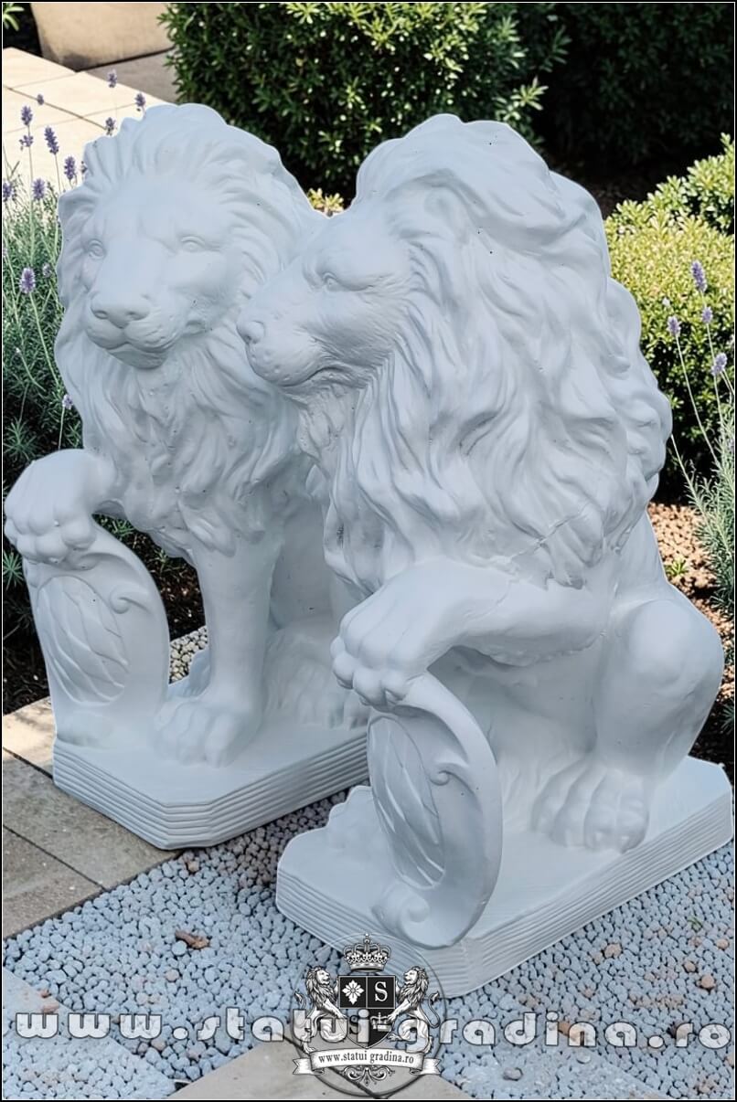 Statuetă leu mic cu blazon, alb marmorat, model S2. (3)