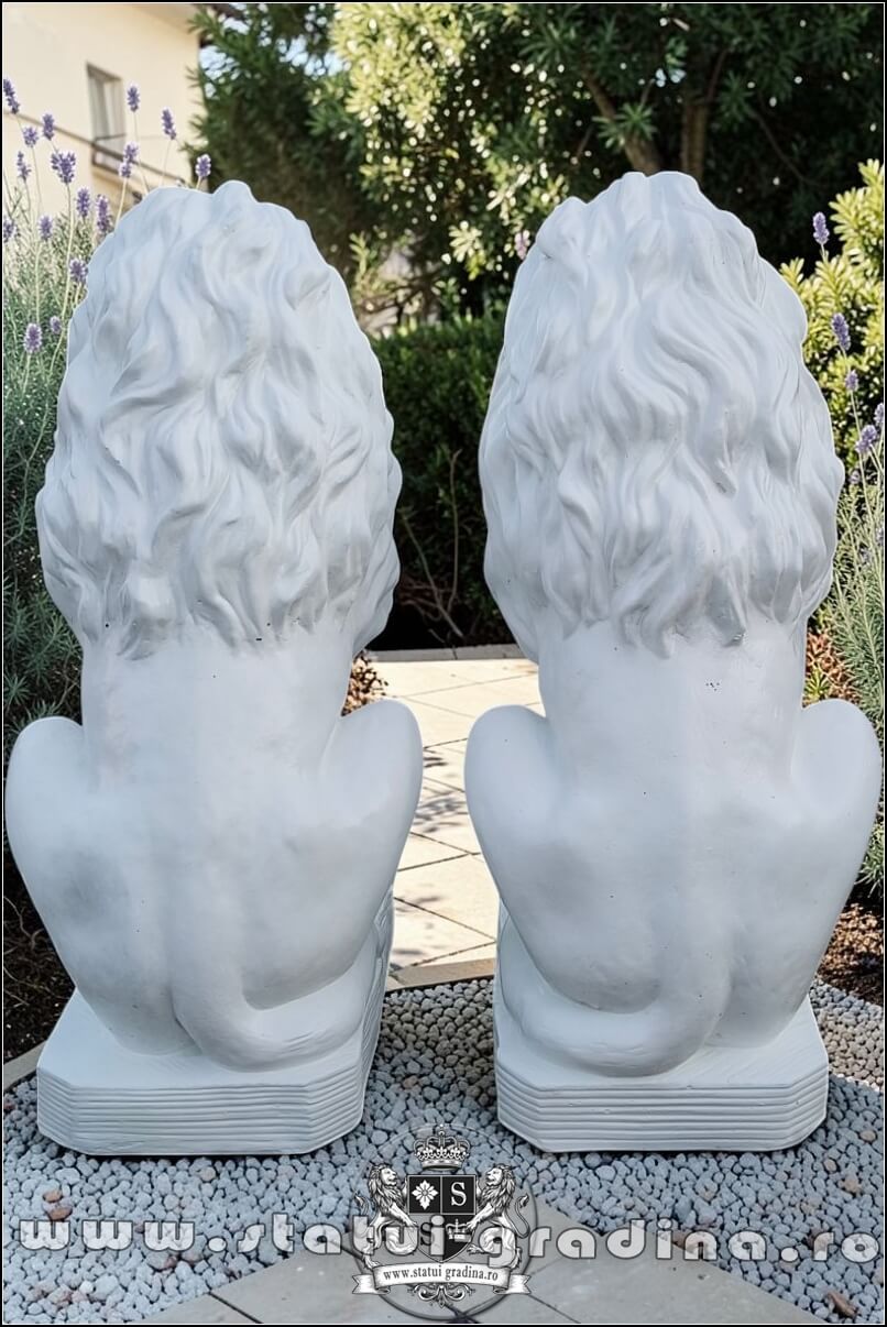 Statuetă leu mic cu blazon, alb marmorat, model S2. (4)