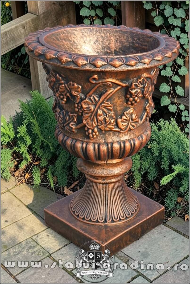 Vază ornament cu picior, arămiu patinat, model V1. (1)