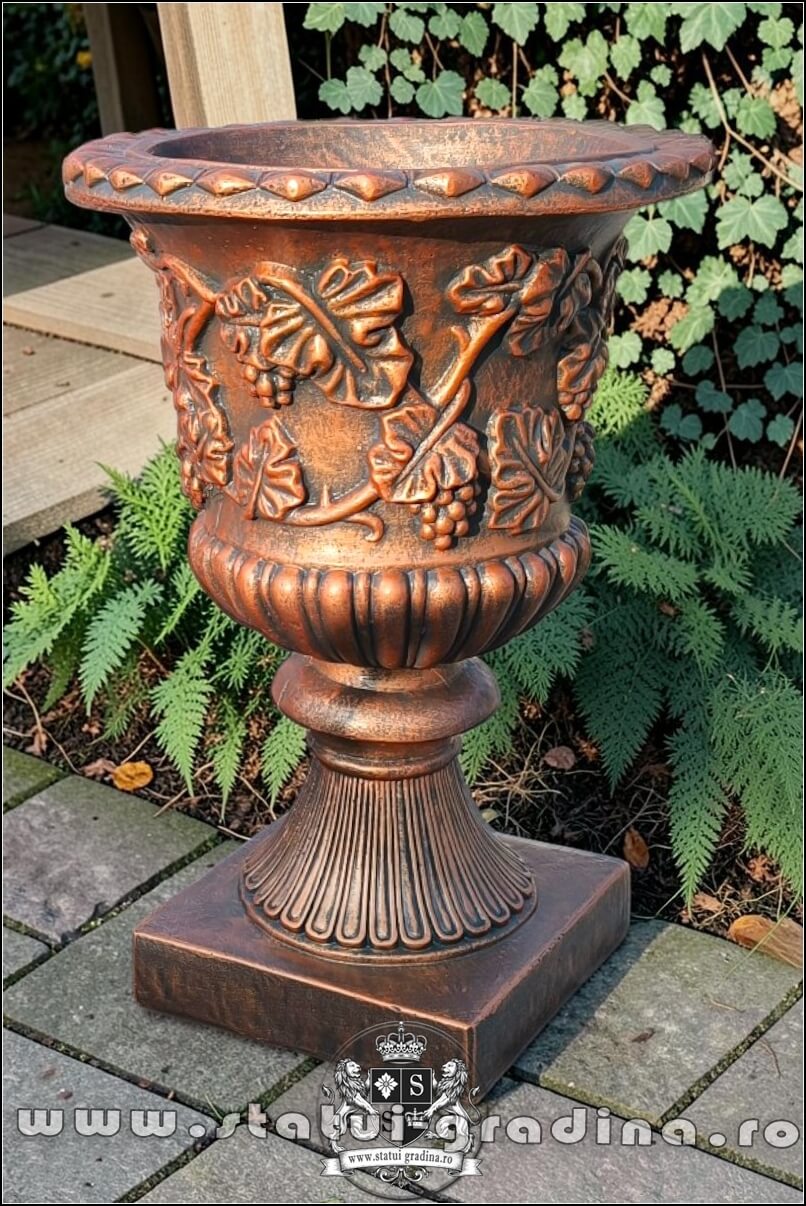 Vază ornament cu picior, arămiu patinat, model V1. (3)