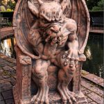 Gargoyles, satana, diavol pe tron, terracotta patinat, model S74.