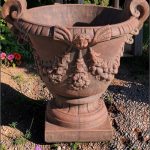 Vază mare cu picior, terracotta patinat, model V2.