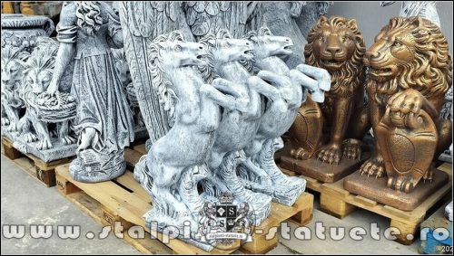 statuete căluţi stâlpii poartă (1)